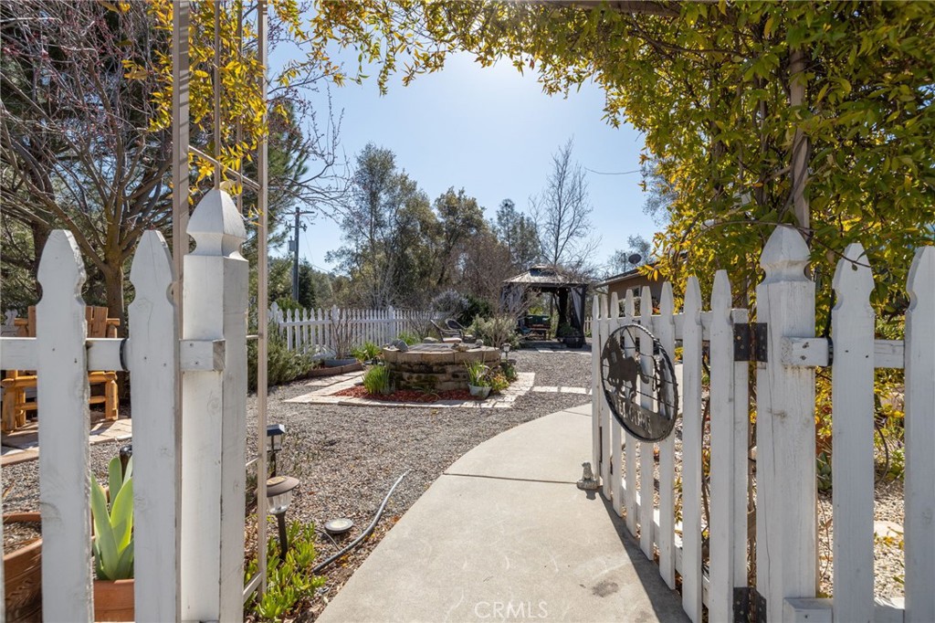 31020 Moccassin Ct, Coarsegold, CA 93614