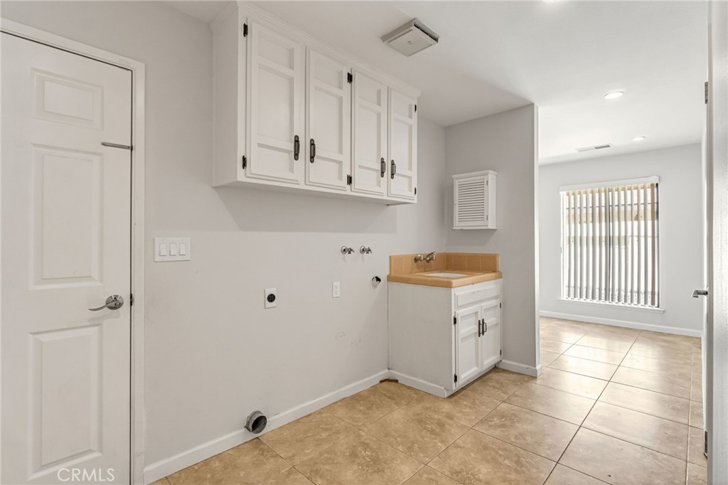 493 Timmy Ave, Clovis, CA 93612