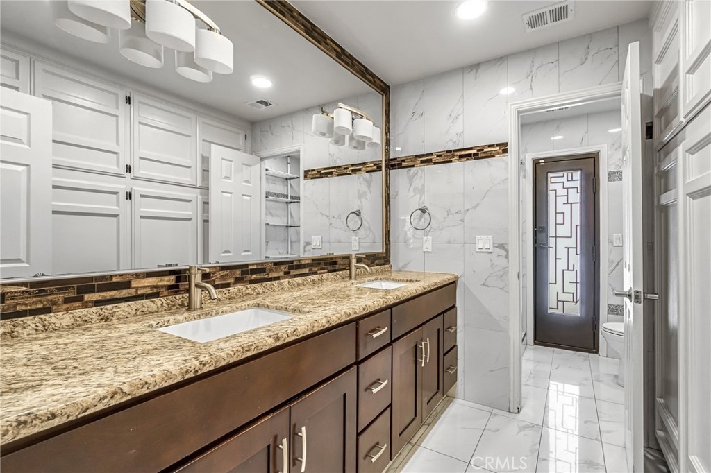 493 Timmy Ave, Clovis, CA 93612