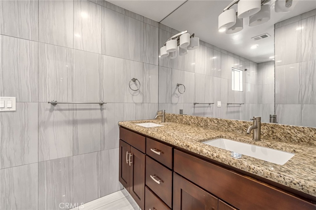 493 Timmy Ave, Clovis, CA 93612