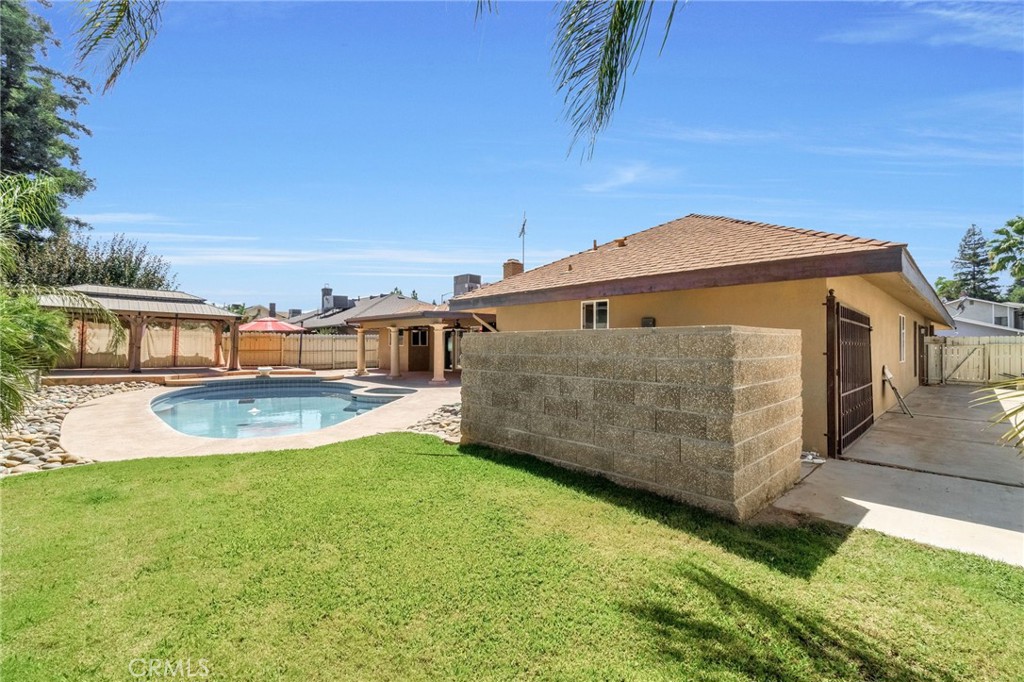 493 Timmy Ave, Clovis, CA 93612