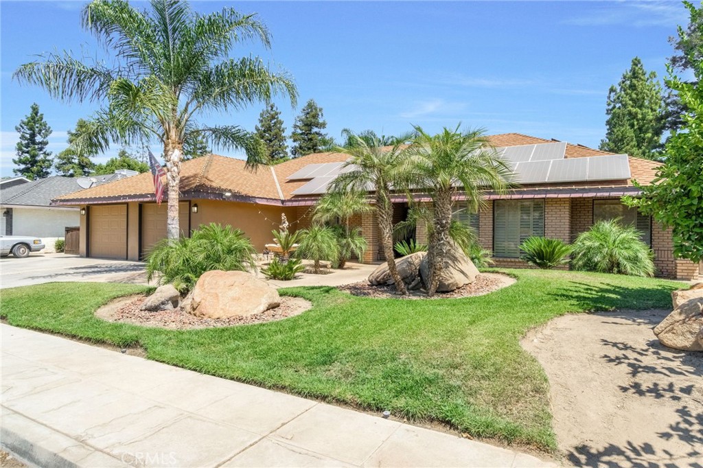 493 Timmy Ave, Clovis, CA 93612