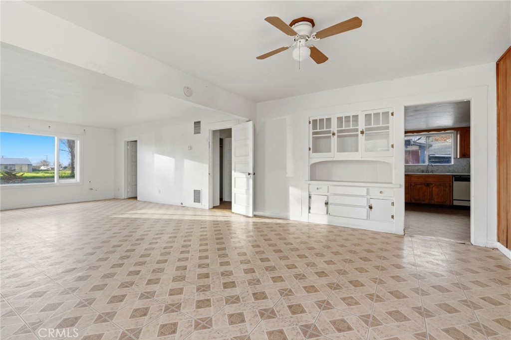 821 S 11th, Hanford, CA 93230