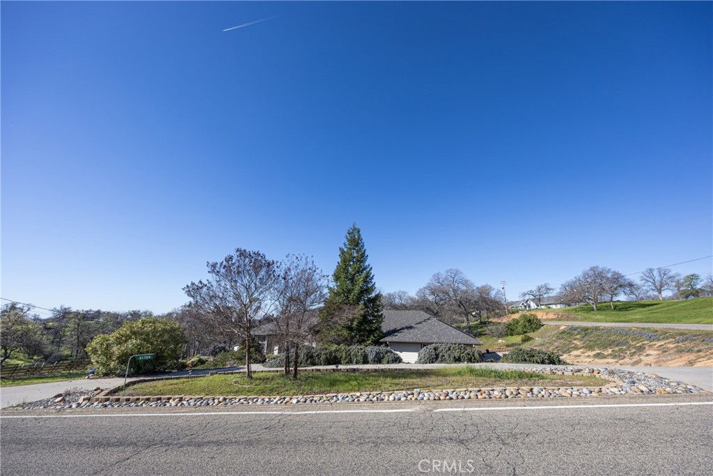 41766 John Muir Drive, Coarsegold, CA 93614