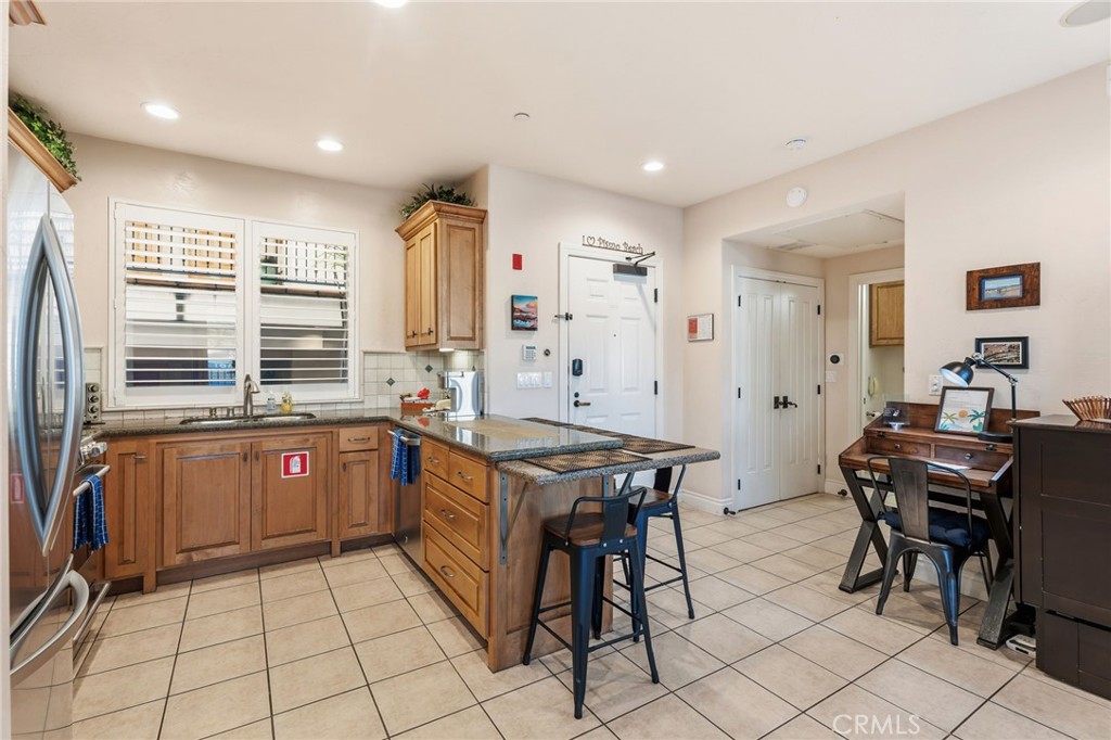 911 Price St #5, Pismo Beach, CA 93449