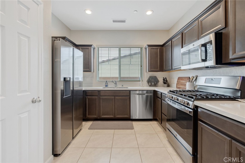 535 Sandtrap, Lemoore, CA 93245