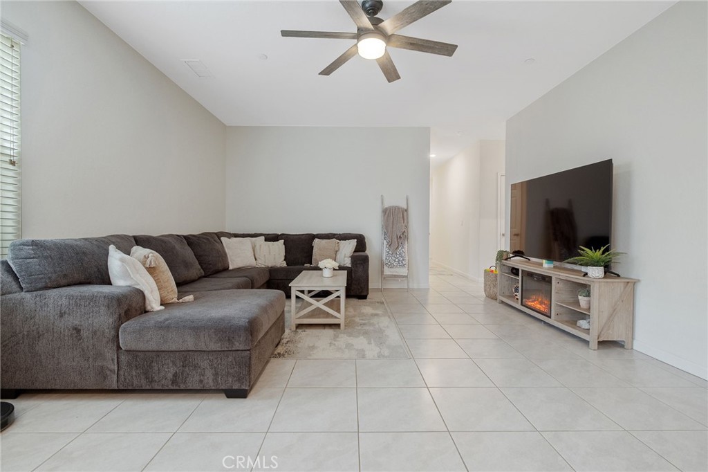 535 Sandtrap, Lemoore, CA 93245