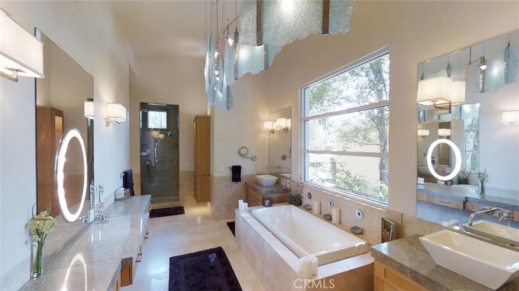 12950 N Willow Ave, Clovis, CA 93619