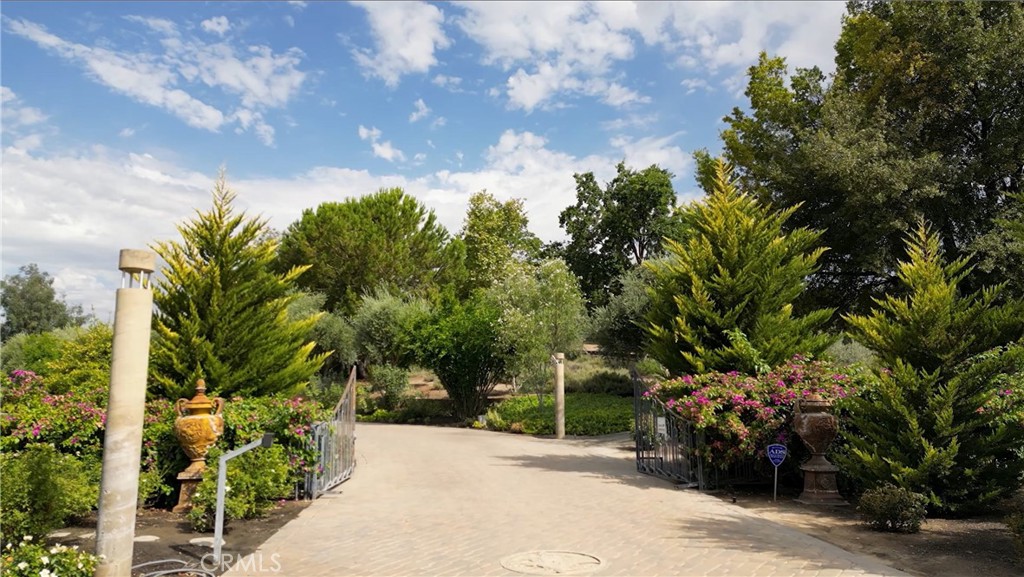 12950 N Willow Ave, Clovis, CA 93619