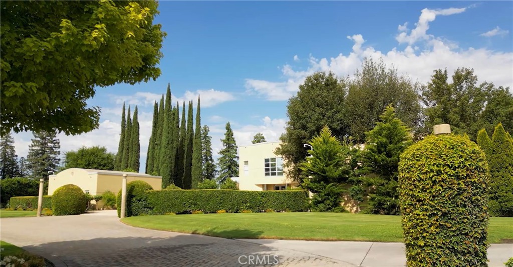 12950 N Willow Ave, Clovis, CA 93619