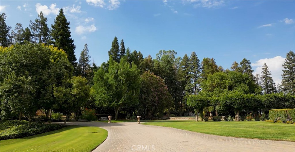 12950 N Willow Ave, Clovis, CA 93619