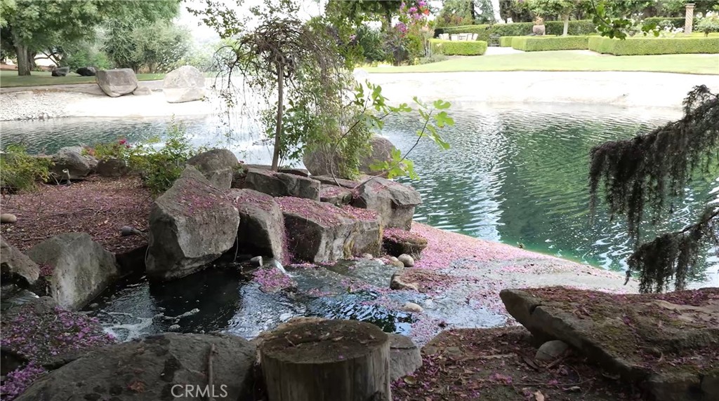 12950 N Willow Ave, Clovis, CA 93619