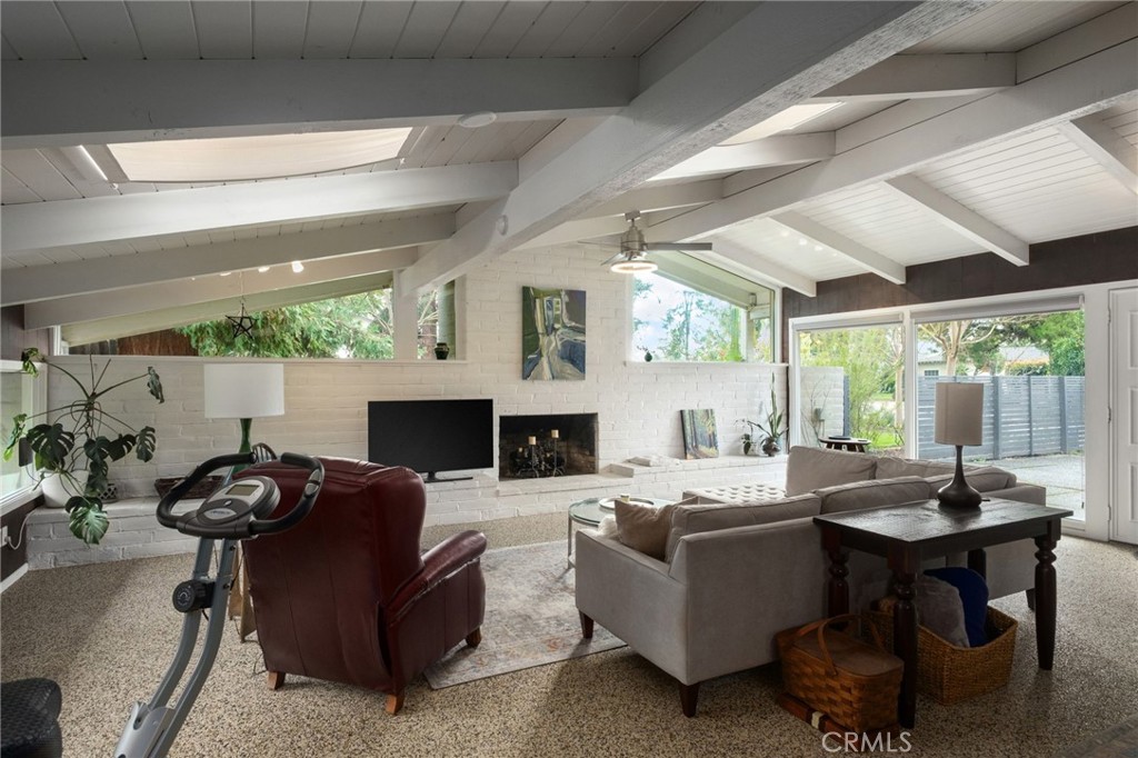 1264 W Celeste, Fresno, CA 93711