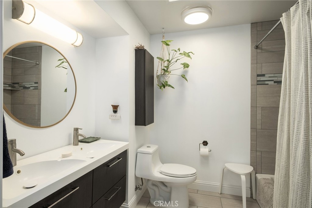 1264 W Celeste, Fresno, CA 93711