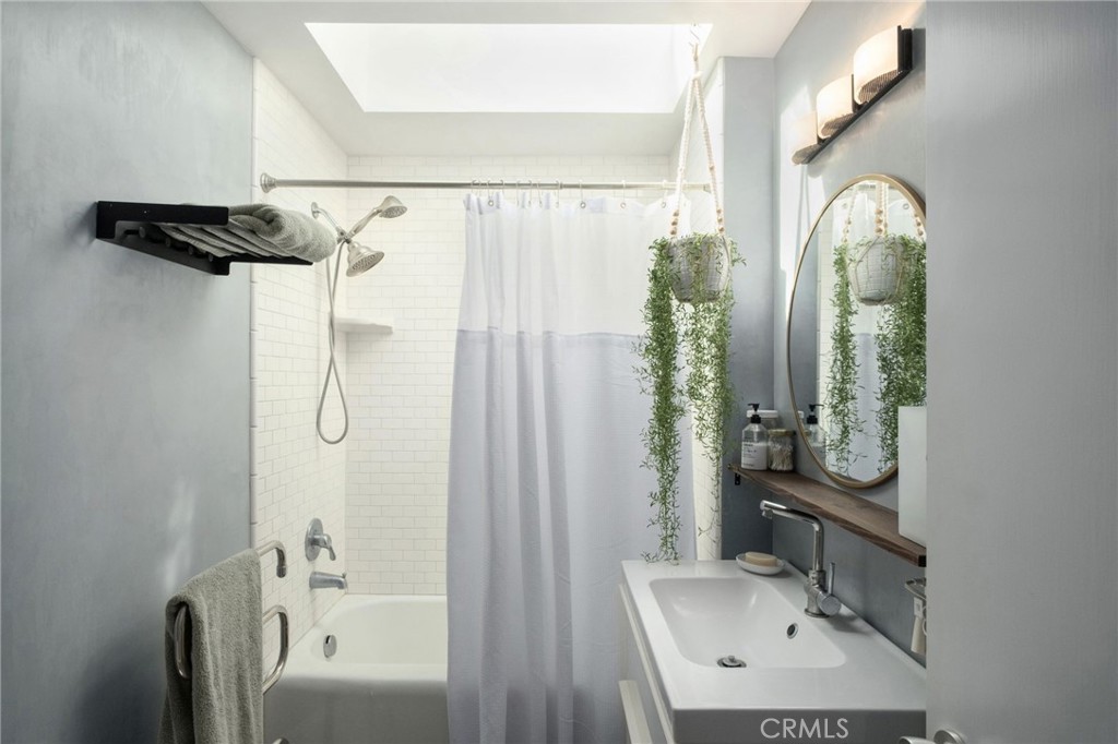 1264 W Celeste, Fresno, CA 93711