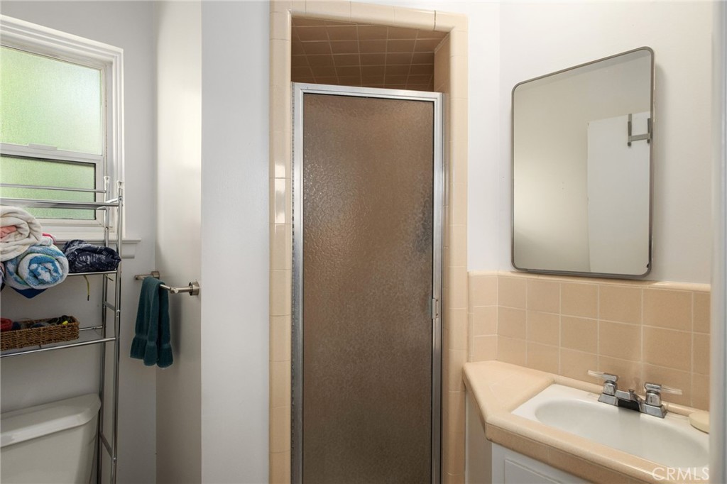 1264 W Celeste, Fresno, CA 93711