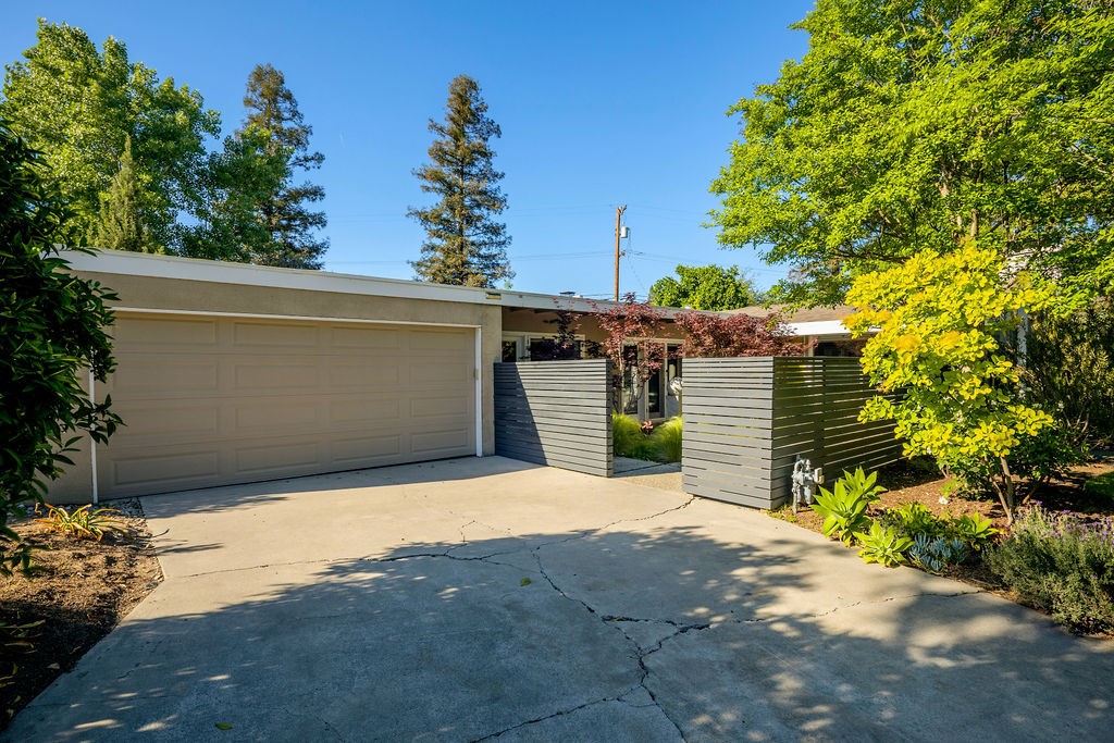 1264 W Celeste, Fresno, CA 93711