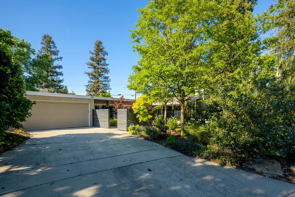 1264 W Celeste, Fresno, CA 93711