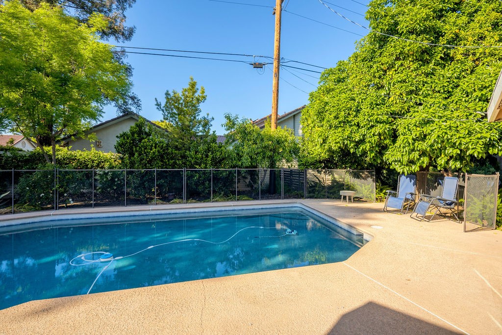 1264 W Celeste, Fresno, CA 93711