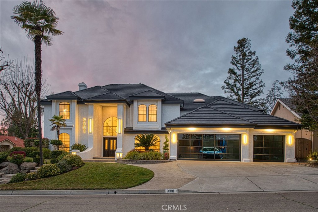 9381 N Woodmont Dr, Fresno, CA 93720
