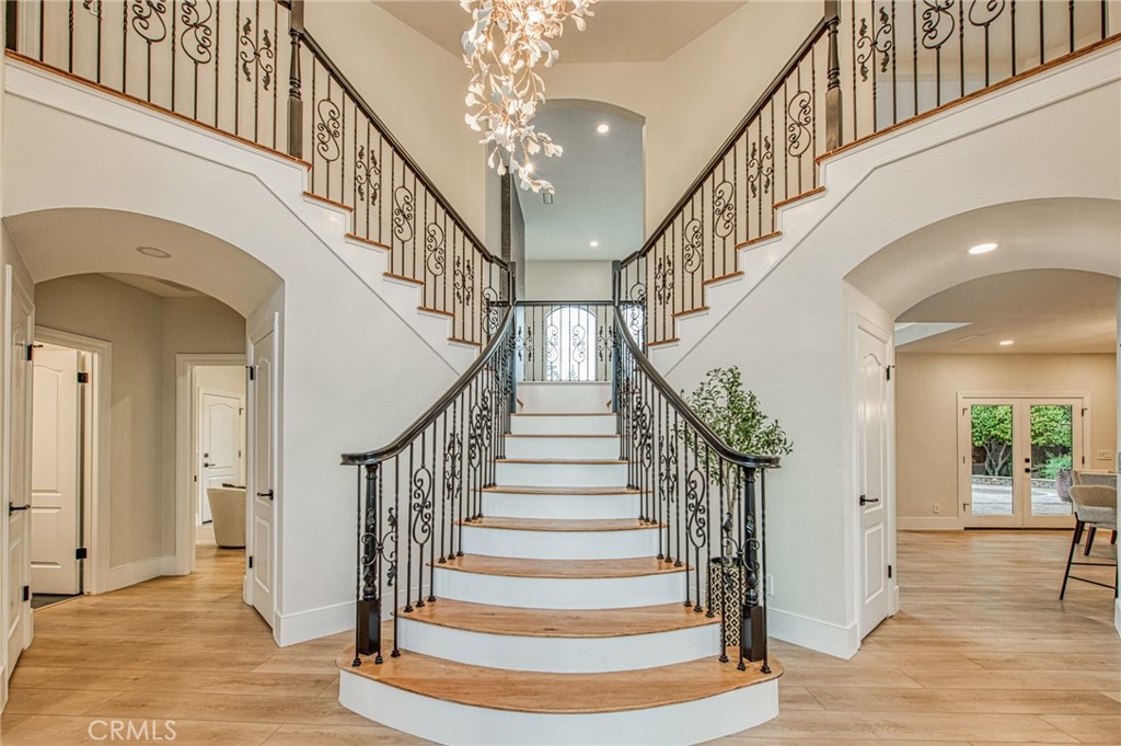 9381 N Woodmont Dr, Fresno, CA 93720