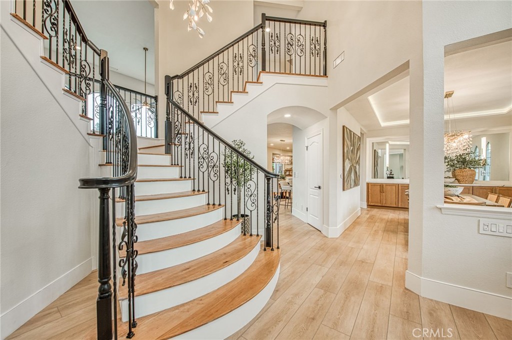 9381 N Woodmont Dr, Fresno, CA 93720