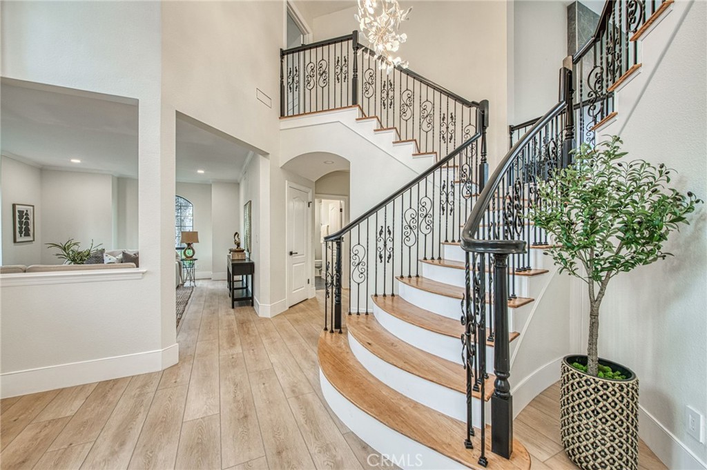 9381 N Woodmont Dr, Fresno, CA 93720