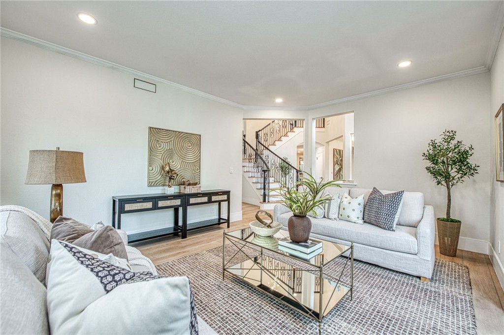 9381 N Woodmont Dr, Fresno, CA 93720