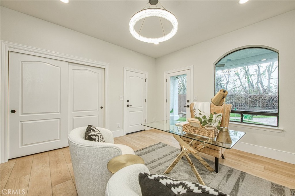 9381 N Woodmont Dr, Fresno, CA 93720