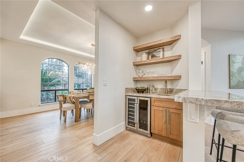 9381 N Woodmont Dr, Fresno, CA 93720