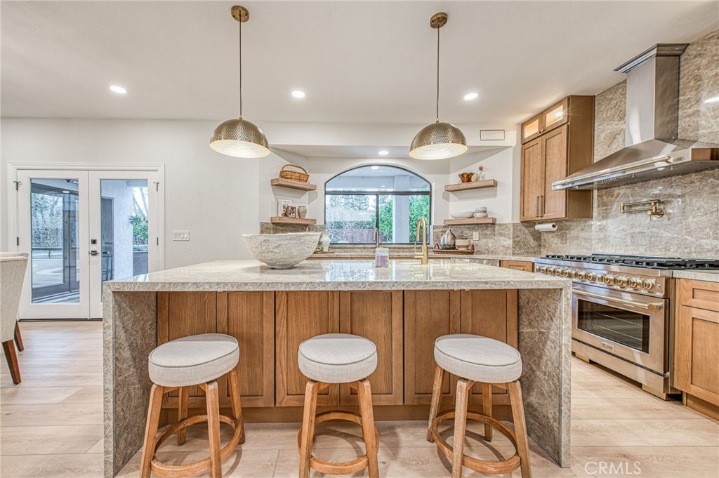 9381 N Woodmont Dr, Fresno, CA 93720