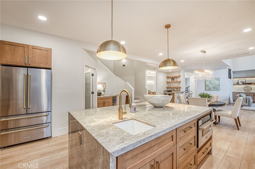 9381 N Woodmont Dr, Fresno, CA 93720