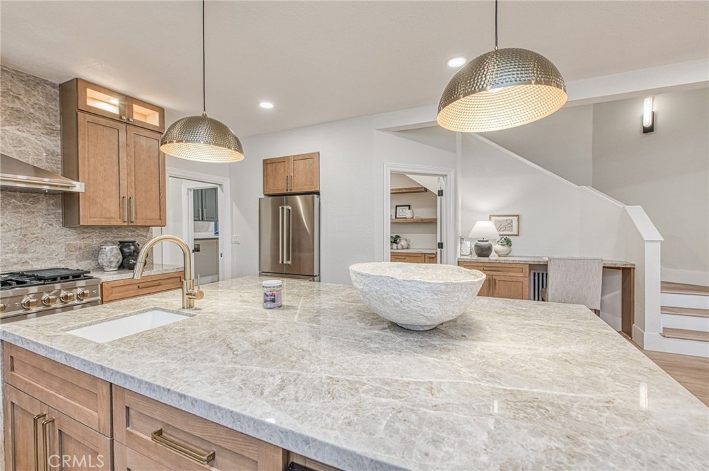 9381 N Woodmont Dr, Fresno, CA 93720