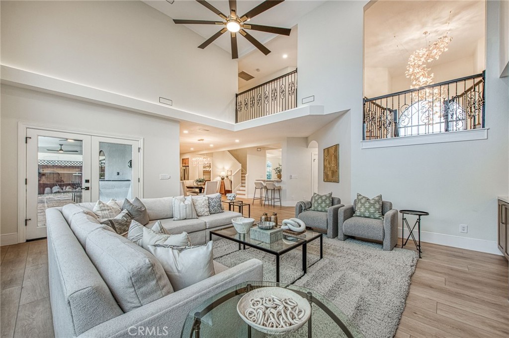 9381 N Woodmont Dr, Fresno, CA 93720