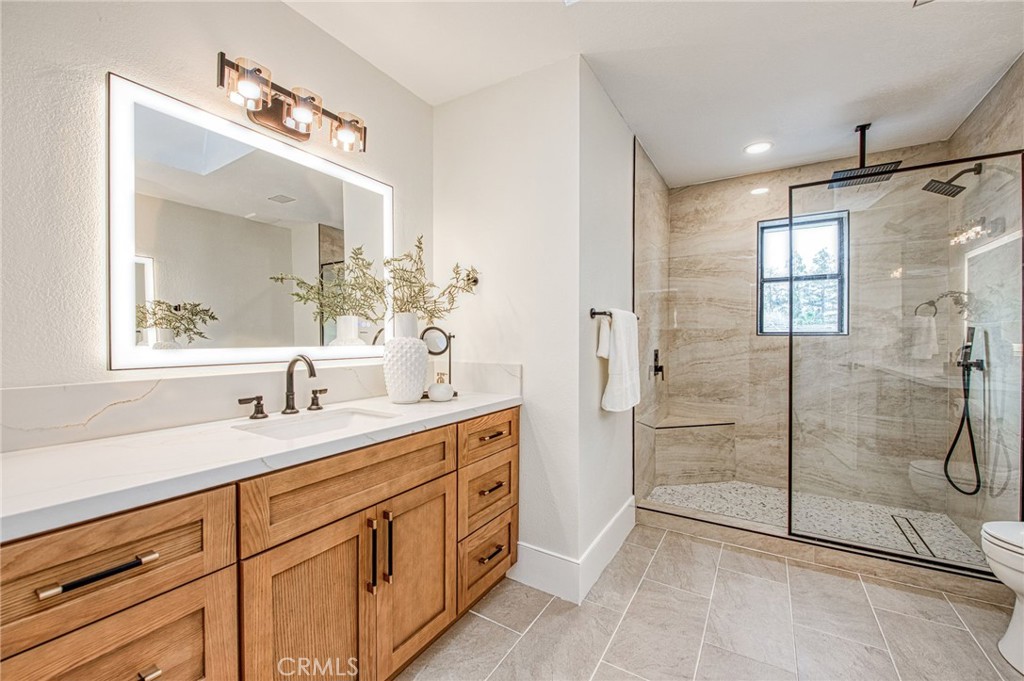 9381 N Woodmont Dr, Fresno, CA 93720