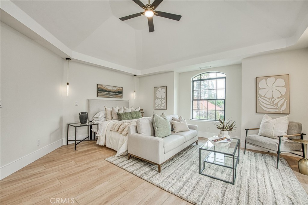 9381 N Woodmont Dr, Fresno, CA 93720