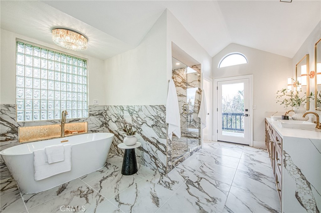 9381 N Woodmont Dr, Fresno, CA 93720