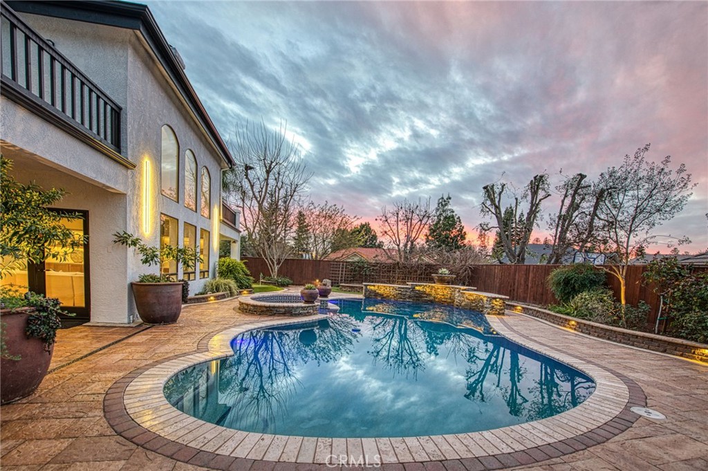 9381 N Woodmont Dr, Fresno, CA 93720