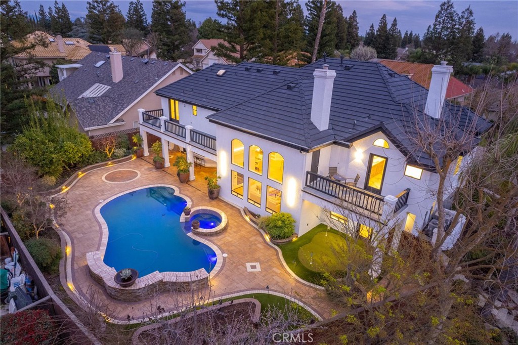 9381 N Woodmont Dr, Fresno, CA 93720