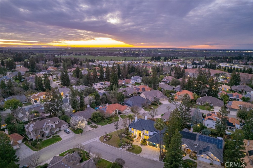 9381 N Woodmont Dr, Fresno, CA 93720