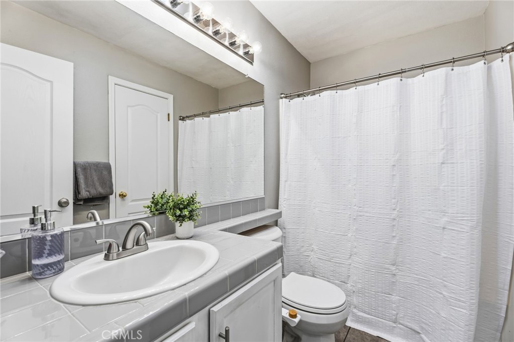 6615 N Babigian, Fresno, CA 93722