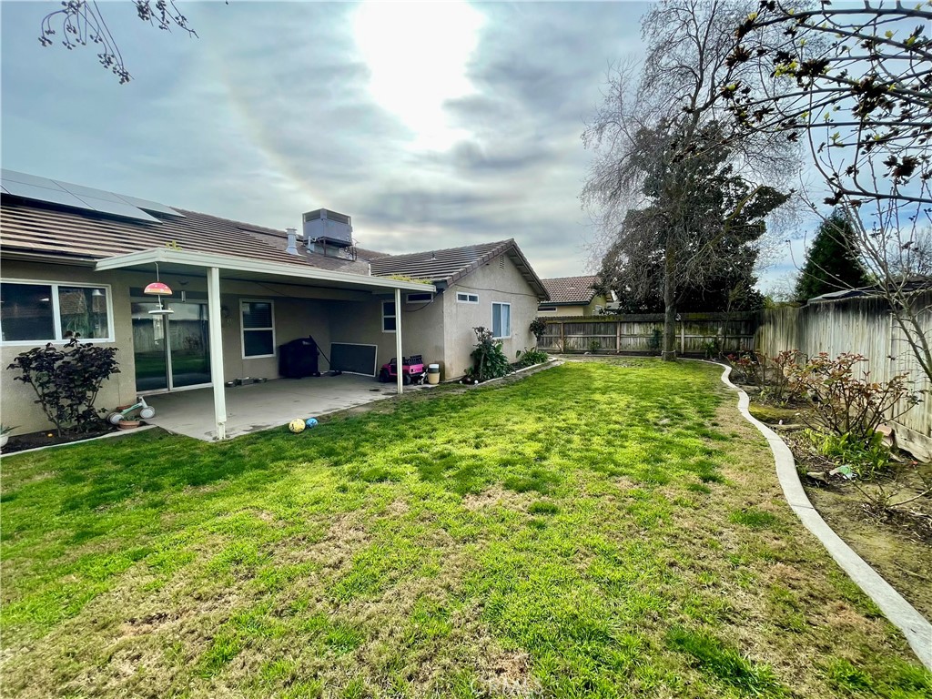 443 S Park, Kerman, CA 93630