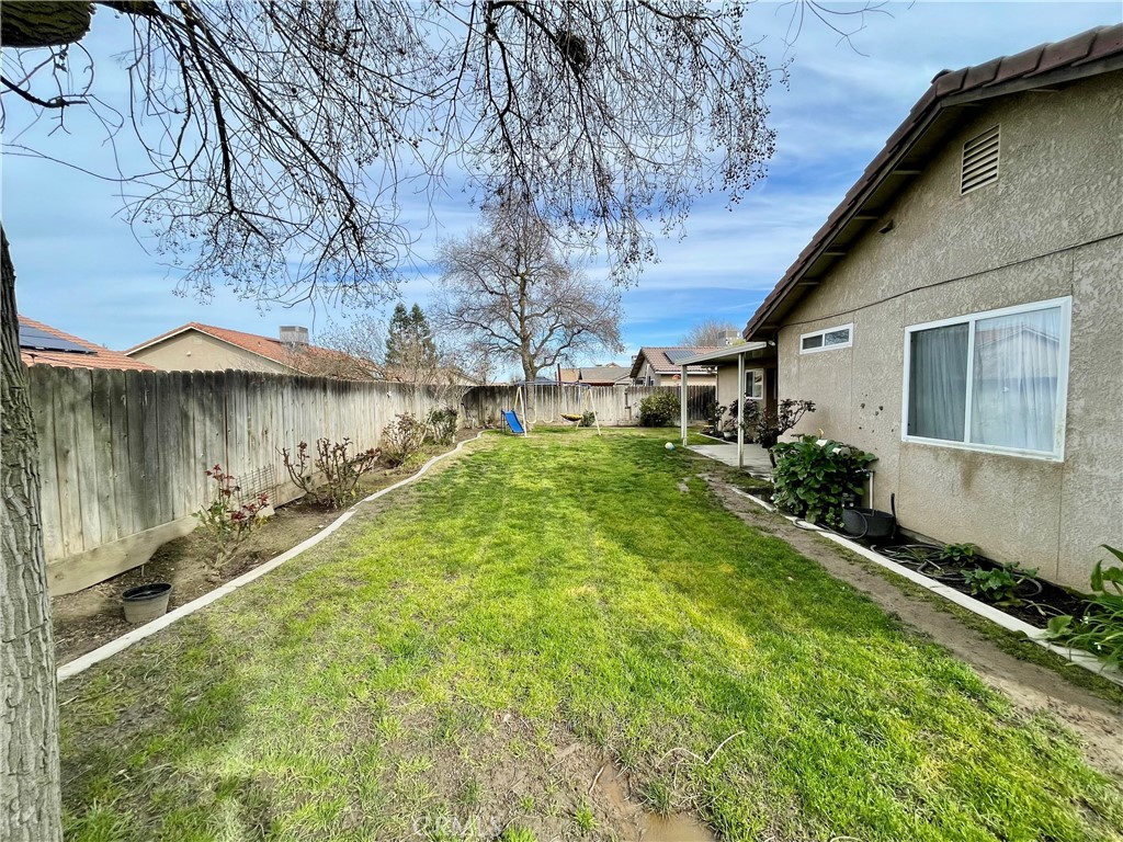 443 S Park, Kerman, CA 93630