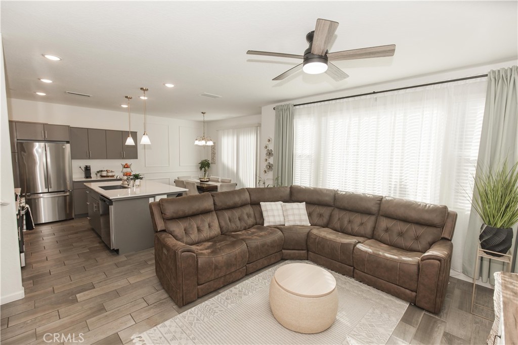 2020 N Ralph Ln, Clovis, CA 93619