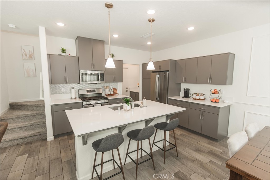 2020 N Ralph Ln, Clovis, CA 93619