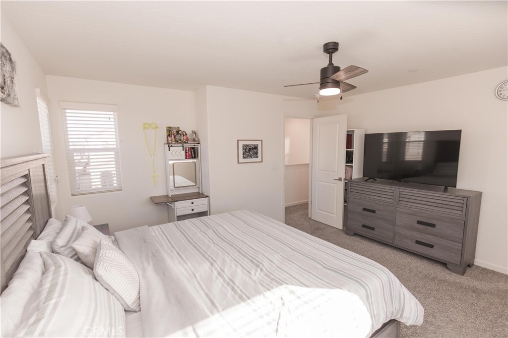 2020 N Ralph Ln, Clovis, CA 93619