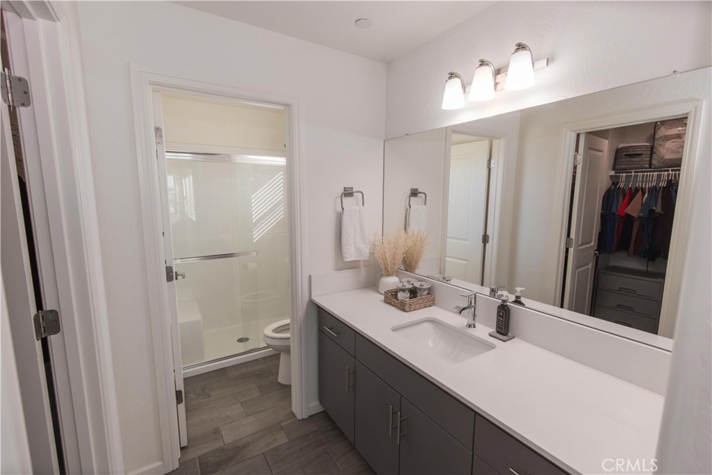 2020 N Ralph Ln, Clovis, CA 93619