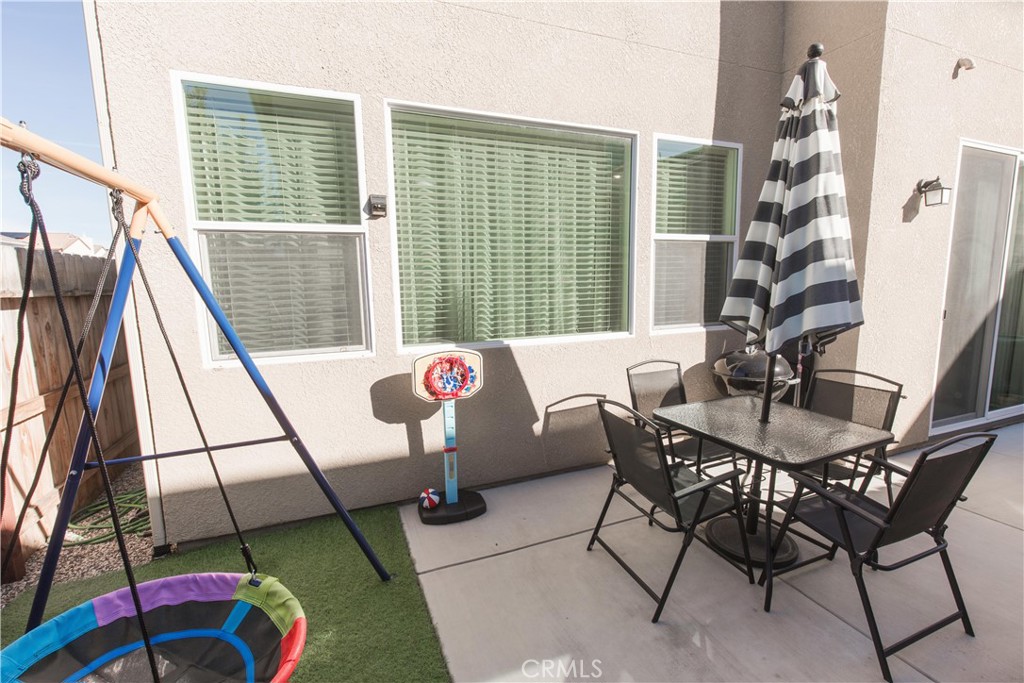 2020 N Ralph Ln, Clovis, CA 93619