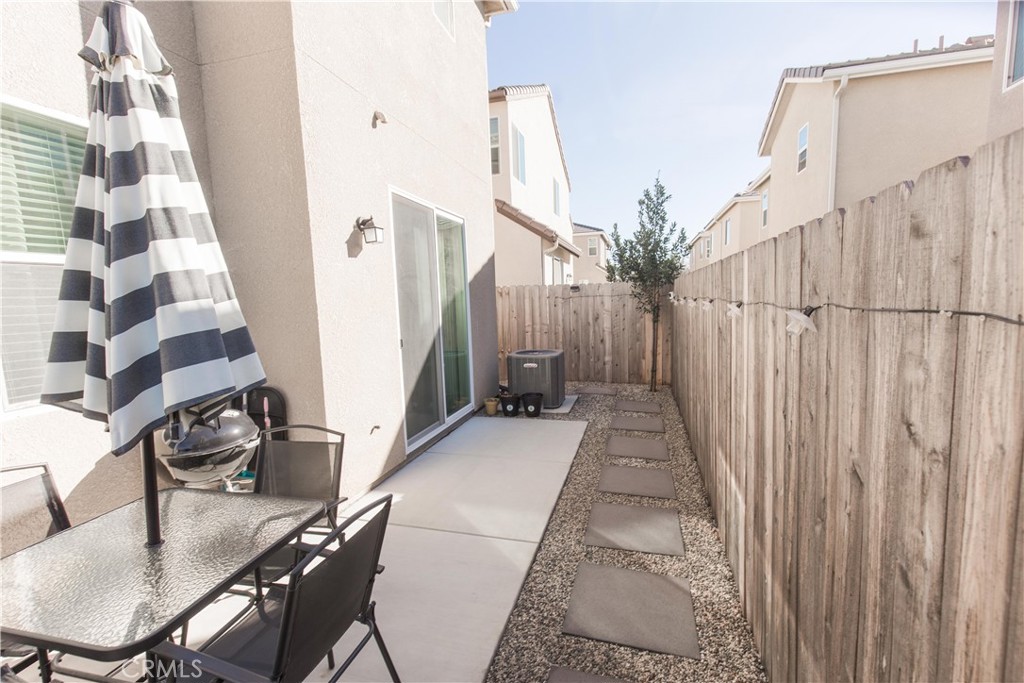 2020 N Ralph Ln, Clovis, CA 93619