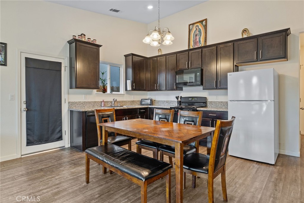 1237 E Orange St, Avenal, CA 93204